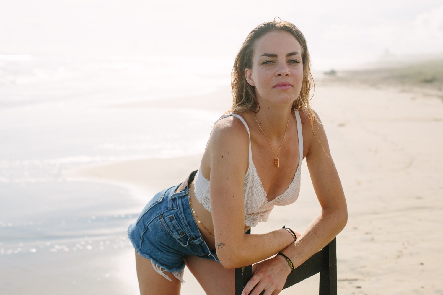 Fotografía lifestyle para marcas en Puerto Escondido por Ismael Moyaho