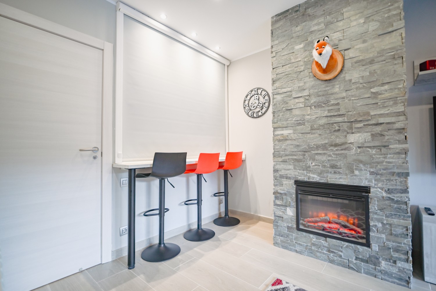 Tercera vista del apartamento de 1 habitación con terraza