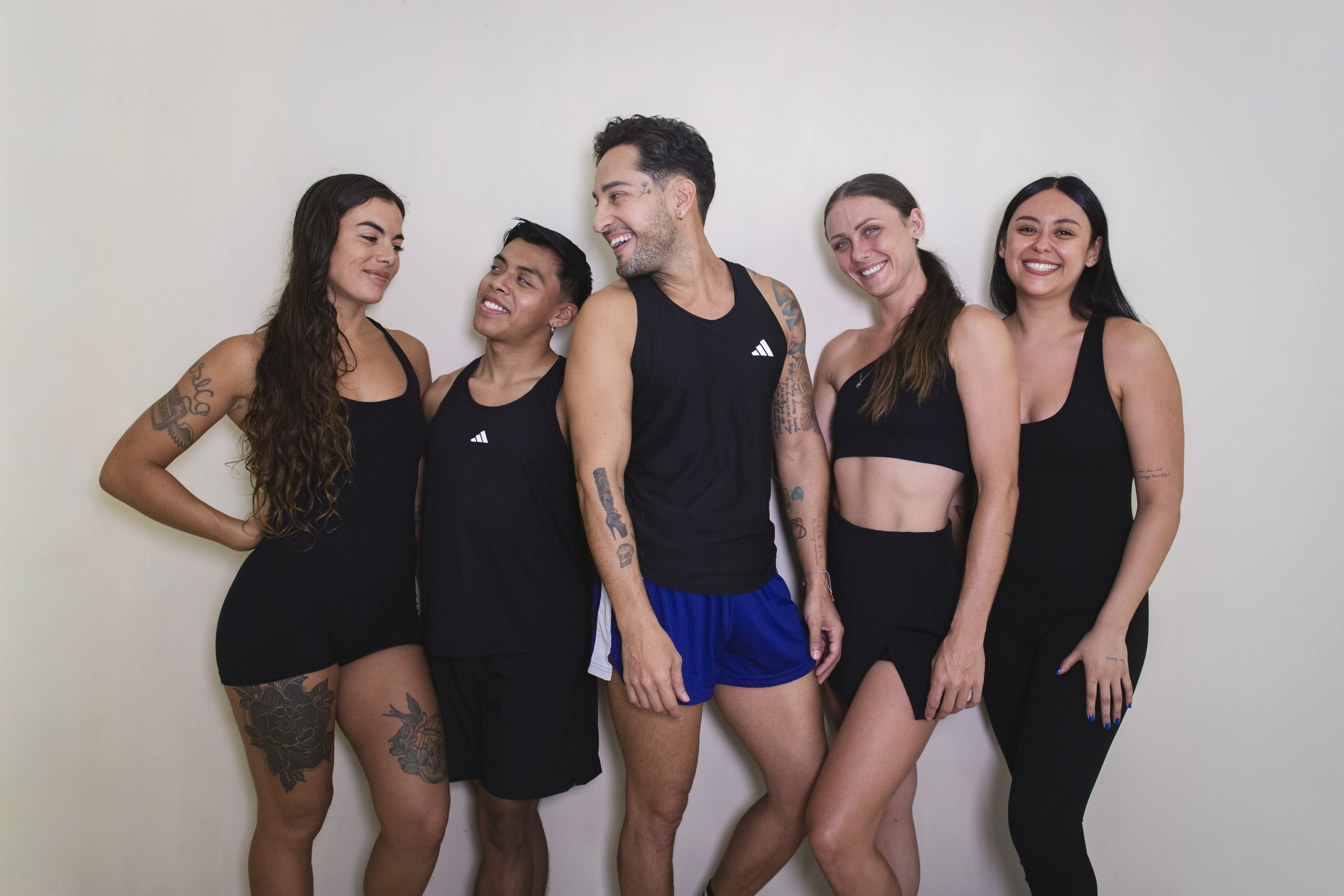 Clase de entrenamiento funcional enfocada en fuerza y movimiento