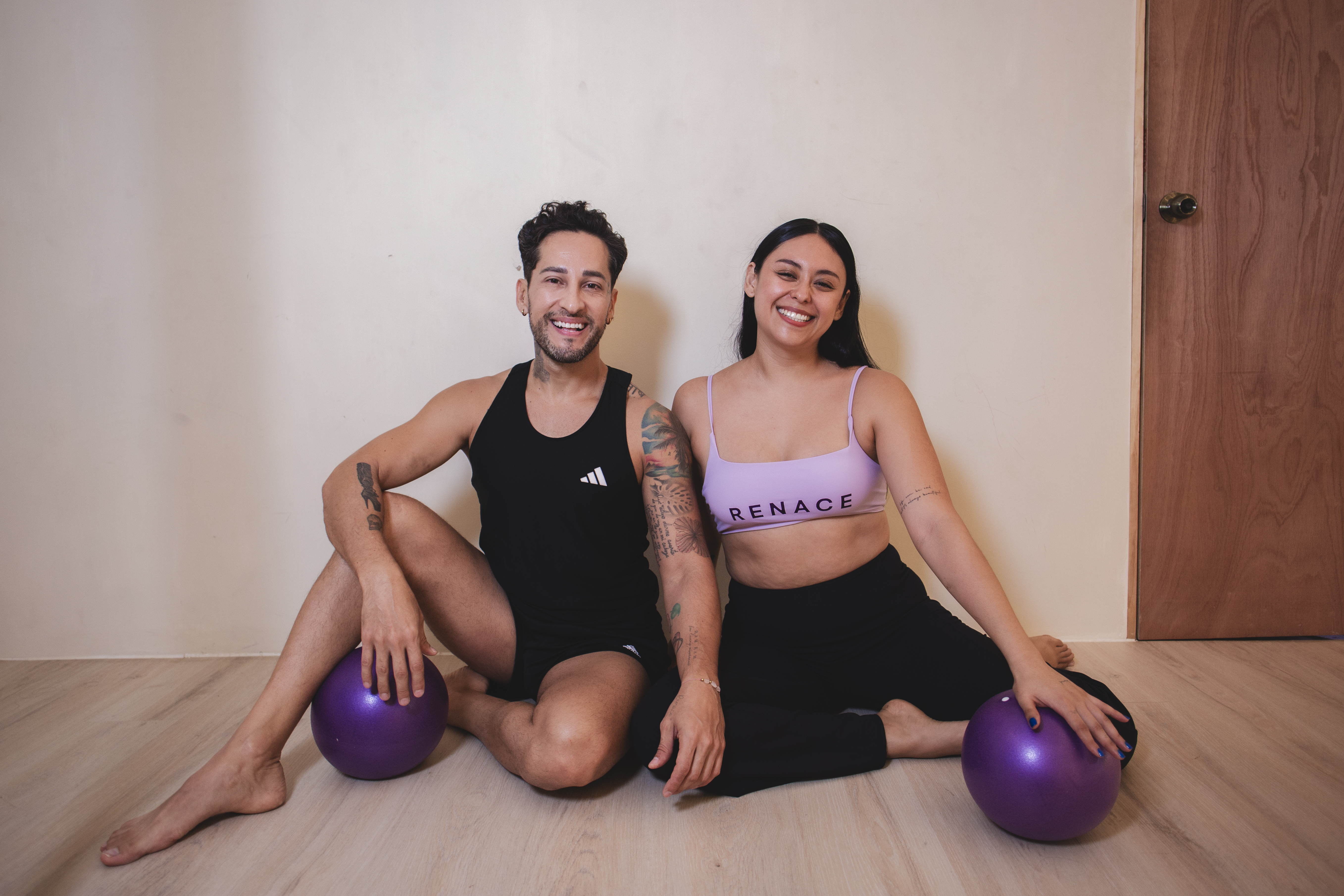 Persona comenzando una práctica de entrenamiento y movimiento