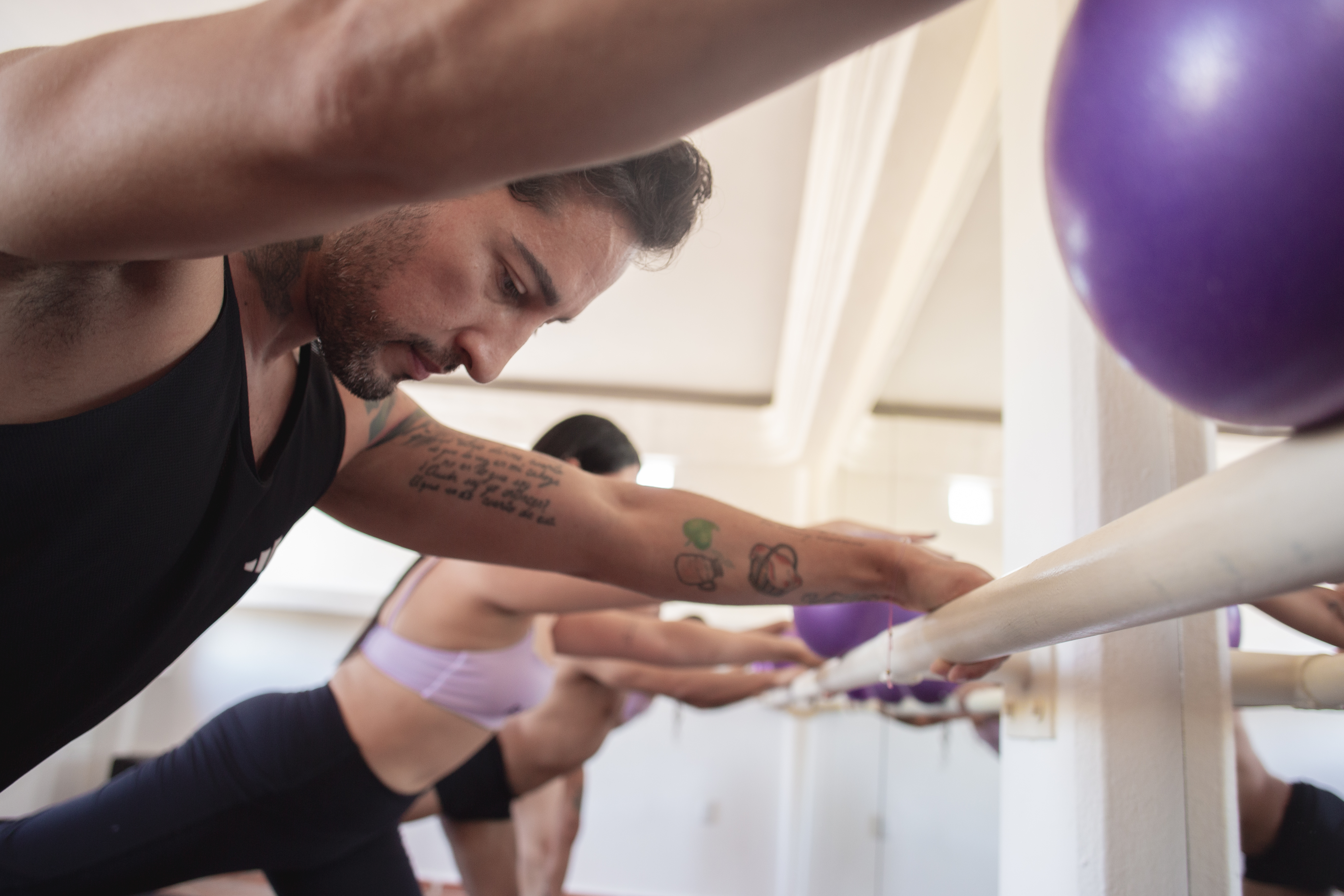 Entrenamiento de Barre y movimiento consciente en estudio